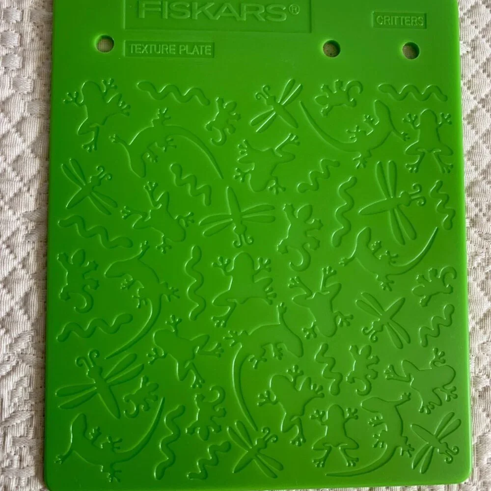 Scrapbooking Fiskars Critters & Leather Embossing Plate 6x7